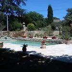Sous La Tonnelle, Maison De