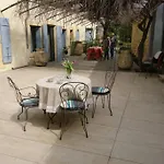 Sous La Tonnelle, Maison De *