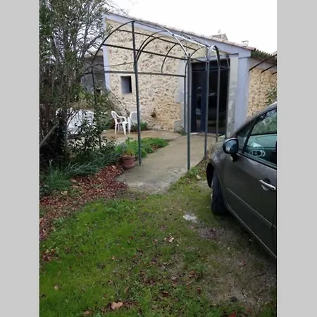 Sous La Tonnelle, Maison De *
