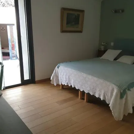 Sous La Tonnelle, Maison De *