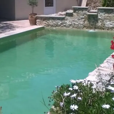 Sous La Tonnelle, Maison De *