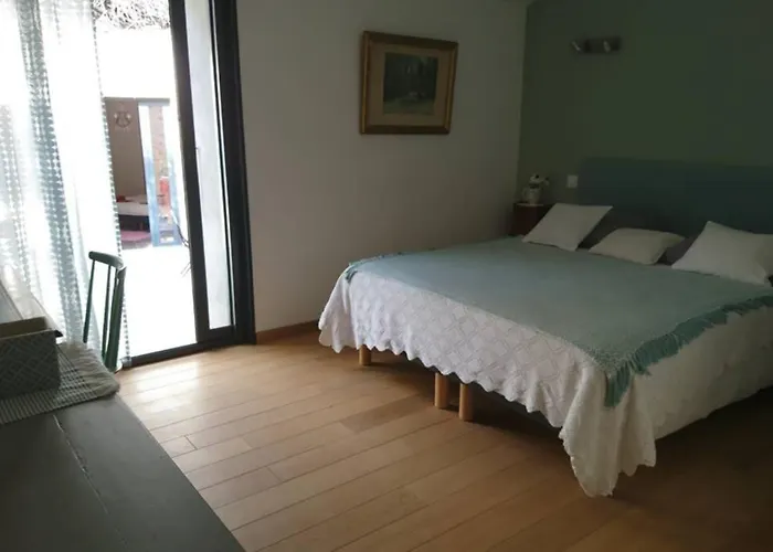 Sous La Tonnelle, Maison De *
